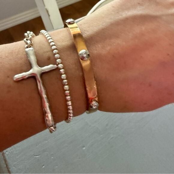 Henri Bendel Hinged Rose Gold bangle Bracelet - Picture 4 of 12